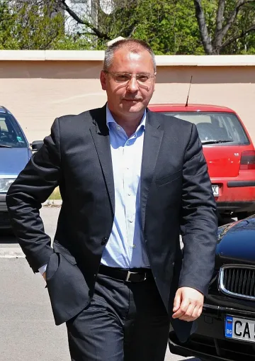 Станишев: ГЕРБ контролира държавата и като не е на власт