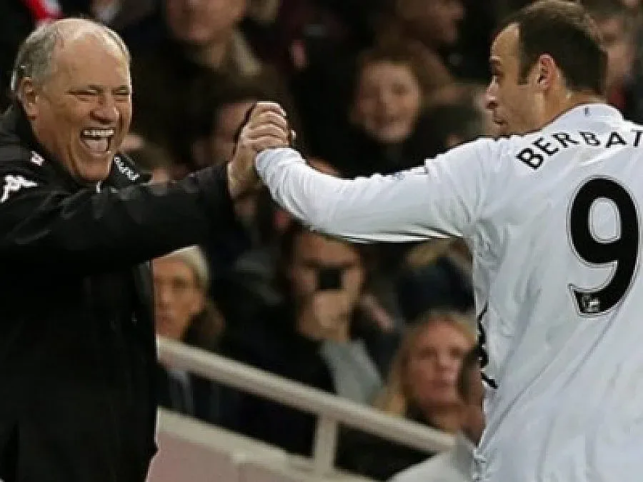 Йол бие шута на Петрич заради Бербатов