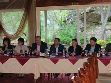 Делян Добрев: Предвиждаме подобрения в работата на администрацията