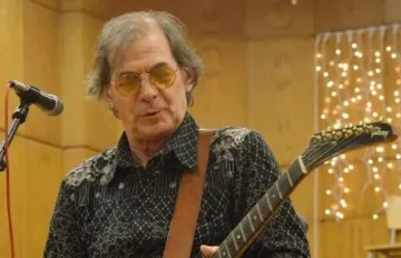 Прощаваме се с Пеци Гюзелев на 28 април в Столична библиотека