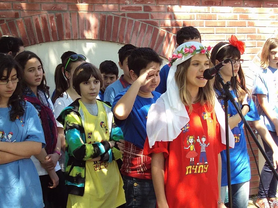 Децата на Бургас възкресиха стари традиции