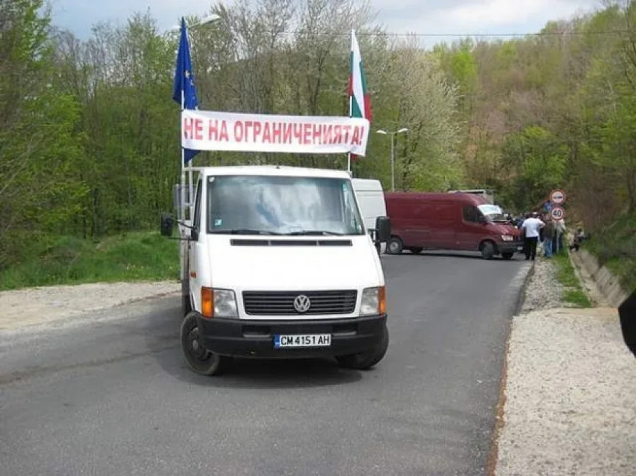 Затворена граница спира туристи