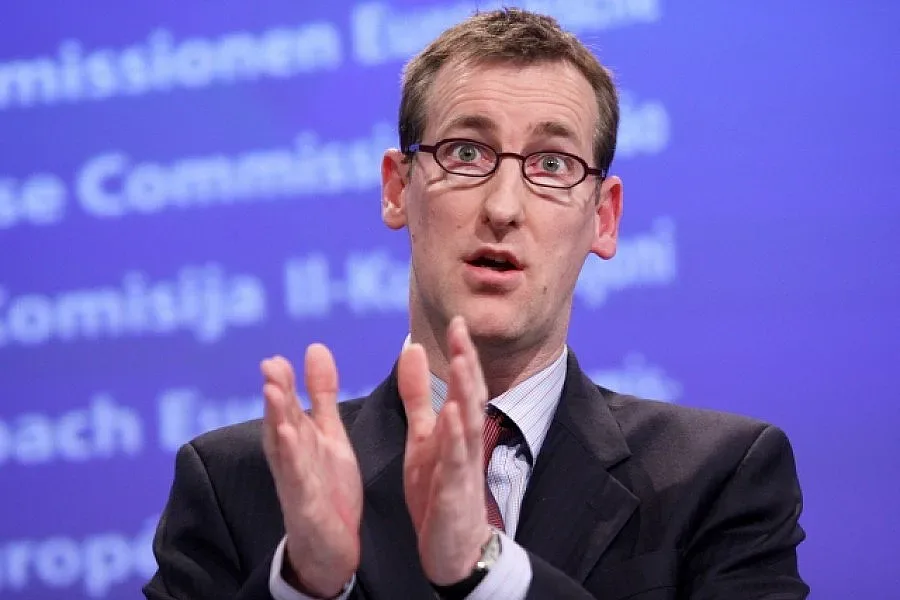 Брюксел следи отблизо скандала с подслушването