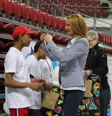 „Арена Армеец" събра 450 деца лишени от родителски грижи