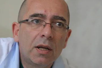 Стефан Константинов проверявал кабинета си за бръмбари