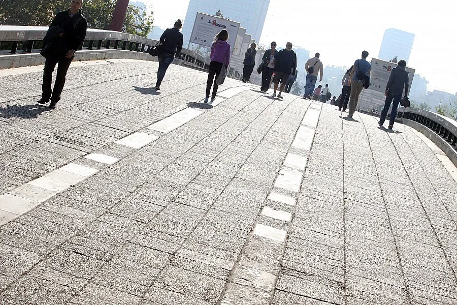 Млад мъж се хвърли от Моста на влюбените