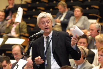 Брюксел засега няма да отстранява директора на ОЛАФ