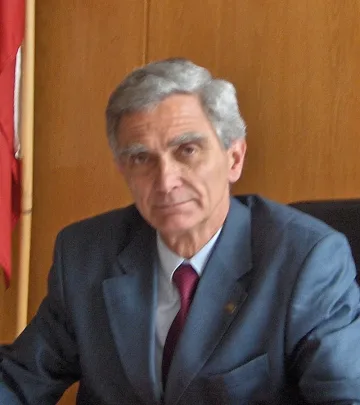 Иван Куртев: Стажантите ни вземат повече от ректора