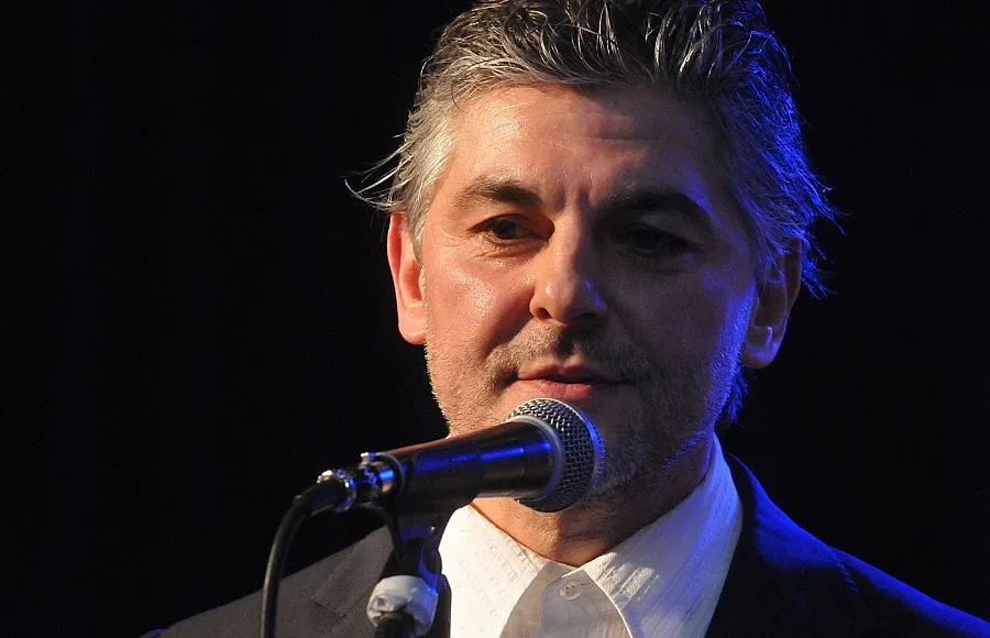 Асът на фламенгото пее с кавала на Теодосий