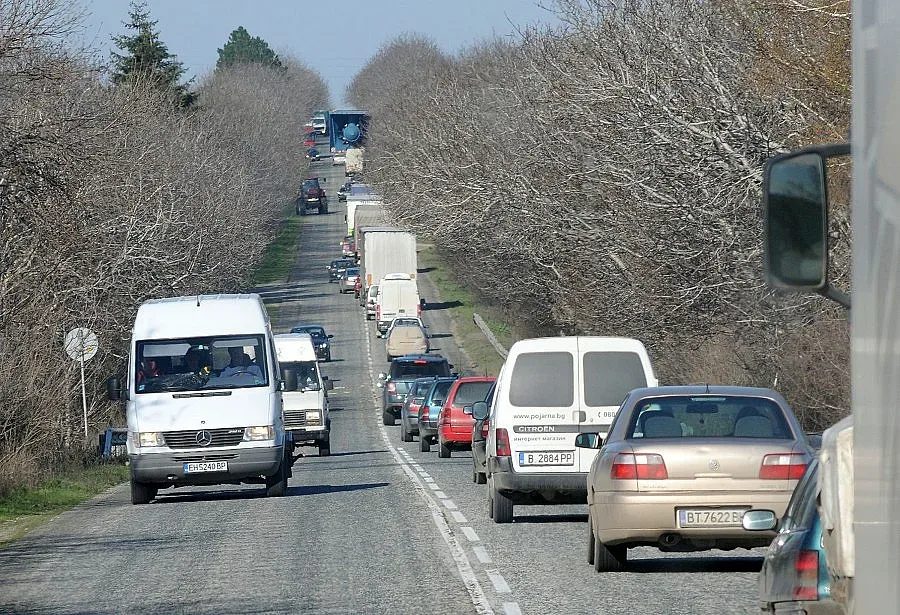 Митничари иззеха 1200 литра нелегално гориво 