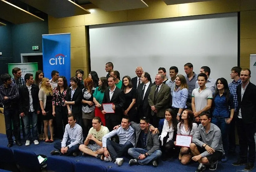 Мобилно приложение за хобита с първа награда в АУБ