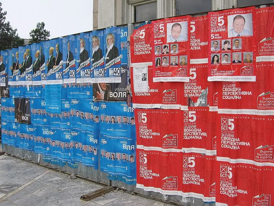 Кметове махат предизборни плакати