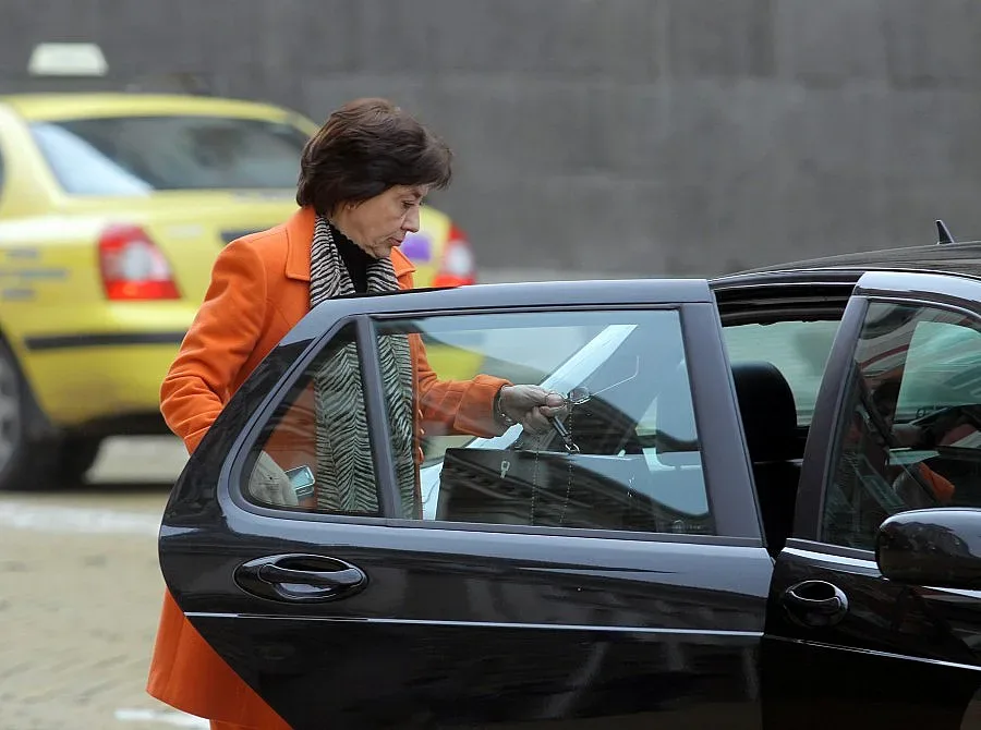 Инджова: Кабинетът зацикли с подслушвания