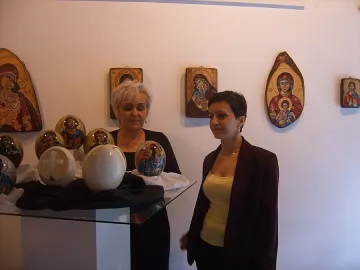 Уникална изложба с рисувани и гравирани щраусови яйца представят в Кърджали 