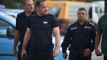 Радев погази Конституцията: Изпратиха Калин Стоянов с аплодисменти!