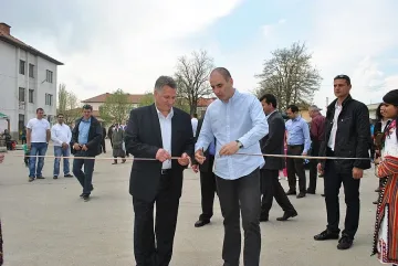 Цветанов откри детска площадка в с. Хвостяне
