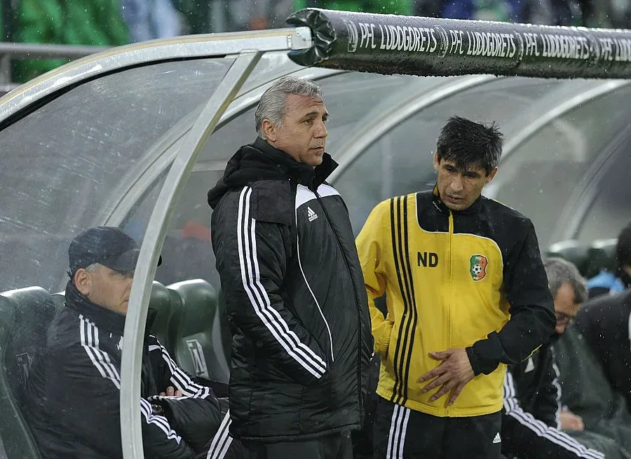 Вафла "Стоичков" приседна на рефер