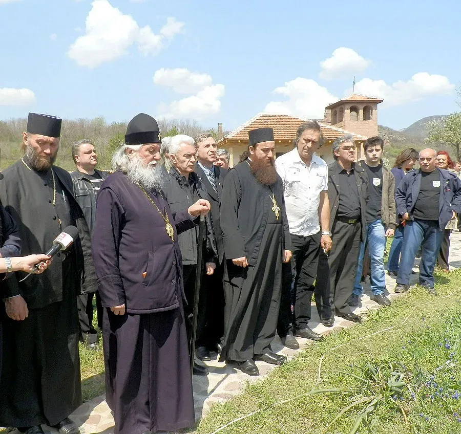 Волен освети червената църква край Белоградчик