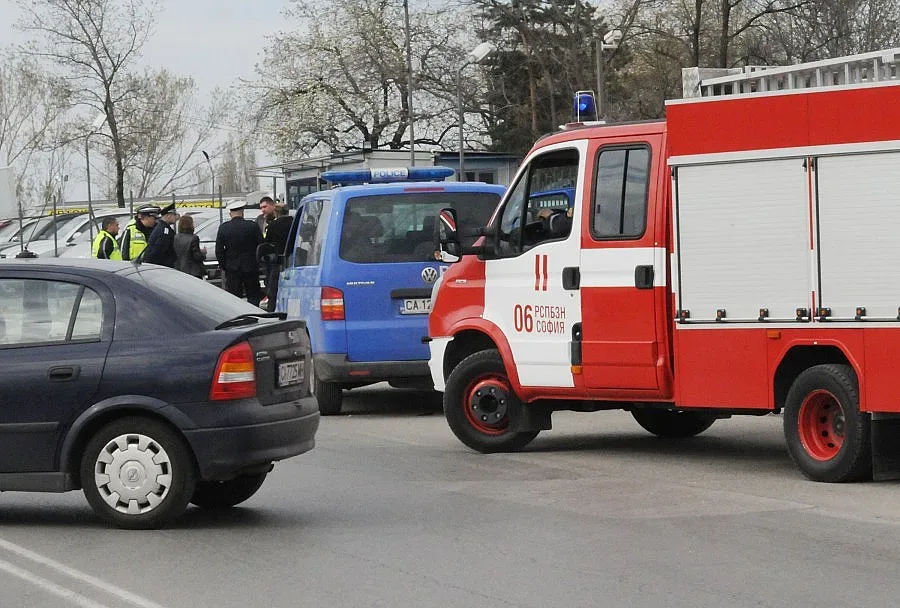 Камион горя на паркинг