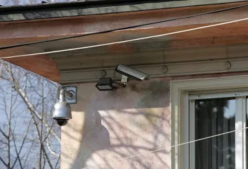 Изведоха Лара с мръсна газ от дома й