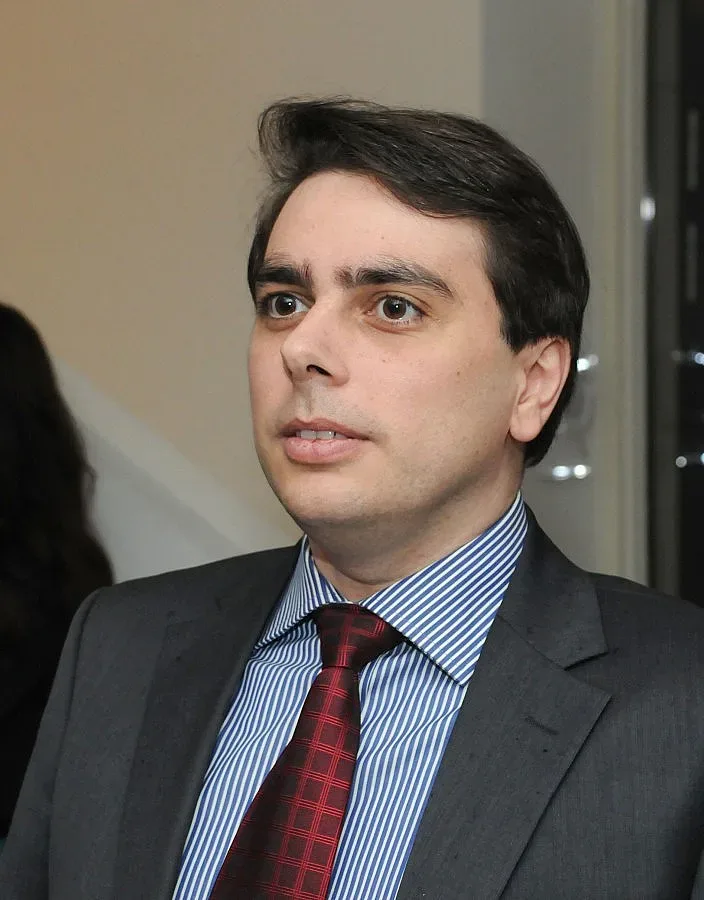 Обявяват промените в 13 енергийни дружества