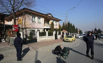 Полицията на крак, издирва сивия "Голф"