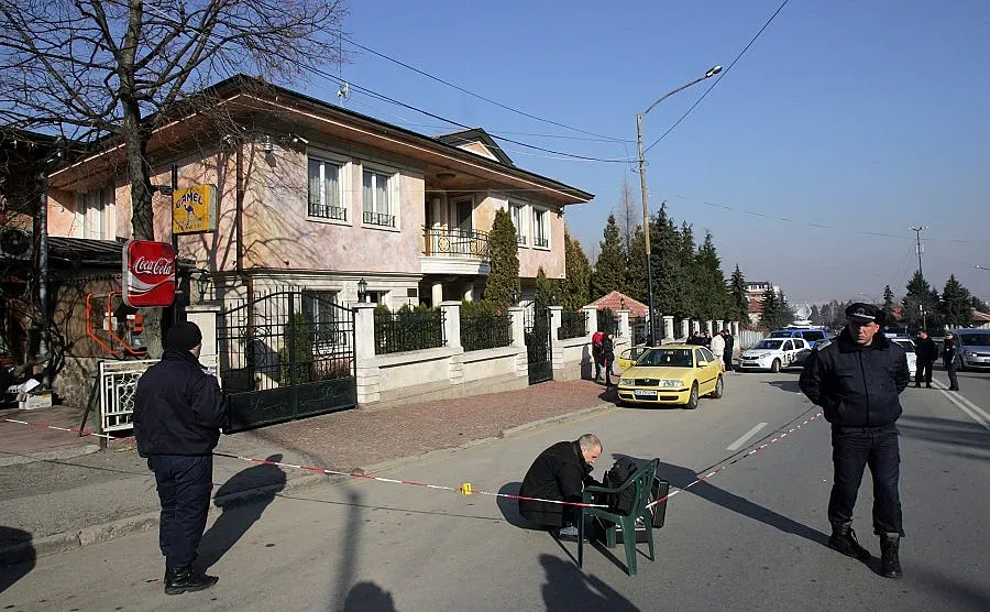 Полицията на крак, издирва сивия "Голф"