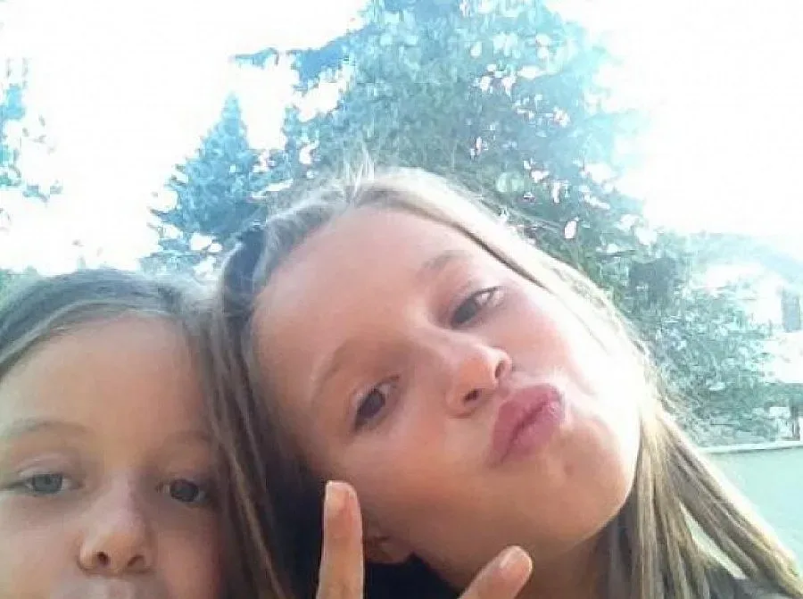 Лара се прибрала при майка си усмихната