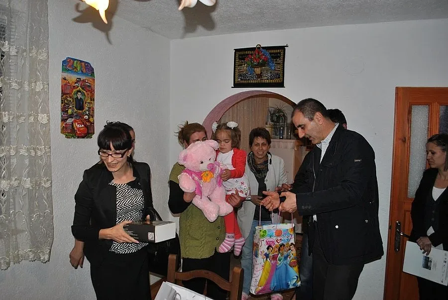 Цветанов зарадва с електронна игра 5-годишната Атидже