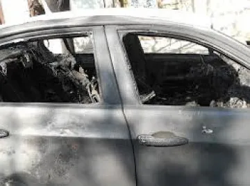 Запалиха баровски „Мерцедес"в центъра на Варна