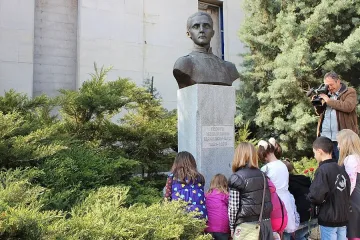 Десетки се поклониха пред подвига на Македончето