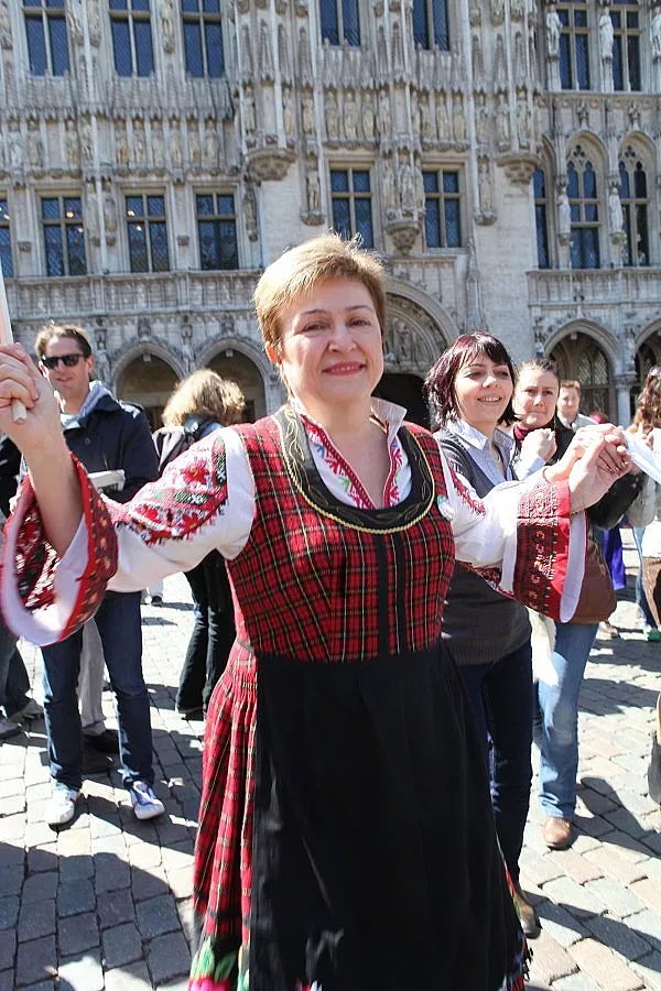 Кристалина поведе хоро в центъра на Брюксел (СНИМКИ)