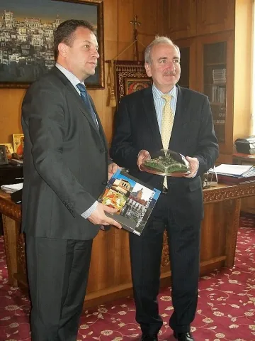 Украйна предлага тролеи и линейки на Търново