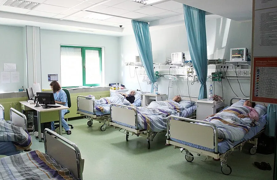 Над 50 работници с хранително отравяне