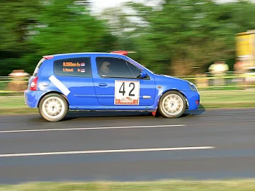 Пилоти от България, Македония и Гърция въртят волана на рали