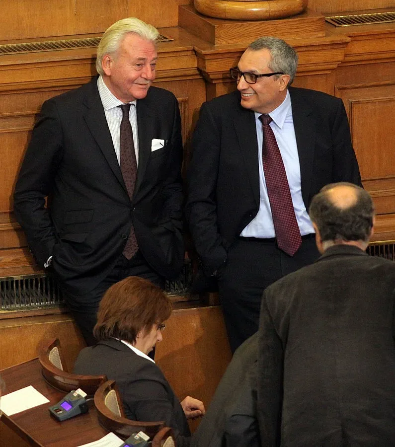 Асен Агов иска оставката на Петя Първанова