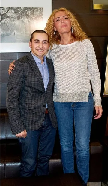 Ищар качи Рафи на стената