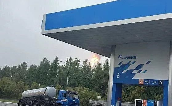 Гръмна експлозия в най-голямата руска петролна рафинерия