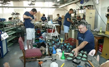 Пожар съсипа 20 000 обувки във фабрика