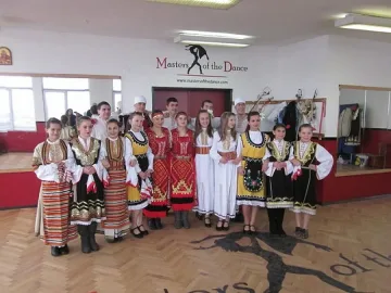 Танцьори и партийци се скараха за вота