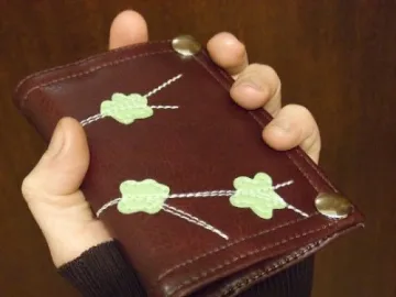 Наградиха ученичка за върнатото портмоне