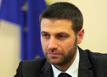 Кристиан Кръстев: Свалят таксите на летище София