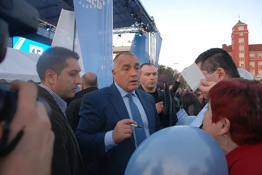 Патриарх Максим в клипа на Бойко