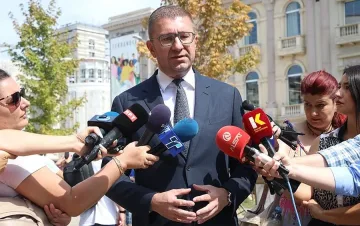 Мицкоски се развилня! Сеч в българо-македонската комисия