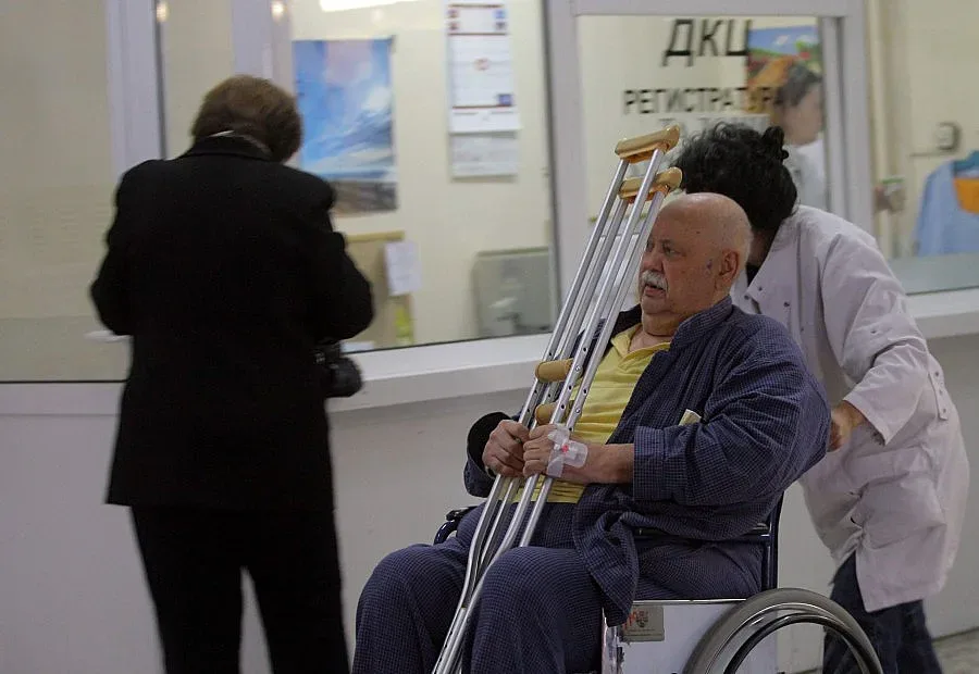 Петров се закани: Тежки глоби за лъжливи клиники