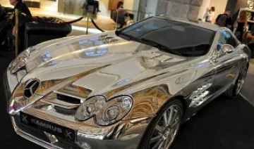 Златен "Мерцедес" впечатли Дубай