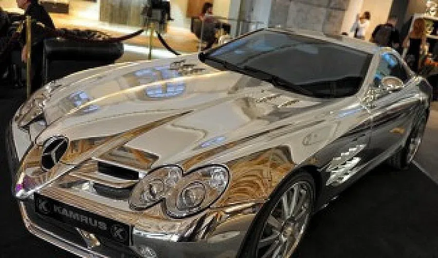 Златен "Мерцедес" впечатли Дубай