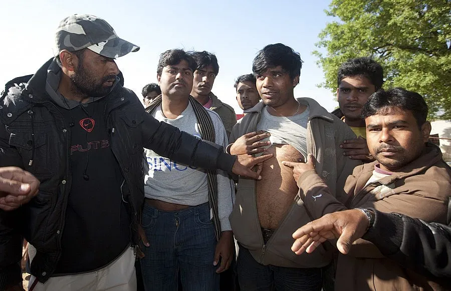 Раниха с куршуми 35 берачи в Гърция