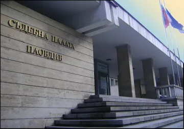 Веселин Хаджиев сяда на стола на Цацаров