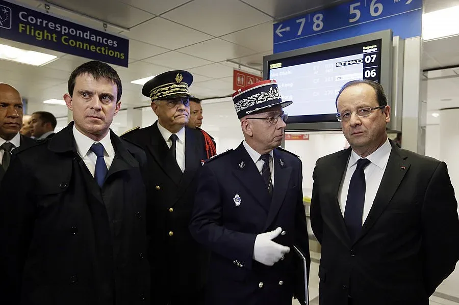 Оланд: Има терористична заплаха срещу Франция